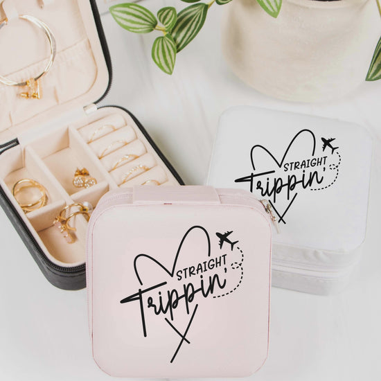 Funny travel jewelry case with a quote. Straight Trippin' on pink, black or white organizers.